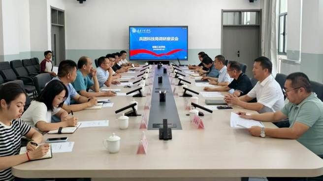 兵团科技局党组成员、副局长龙睿一行来校调研